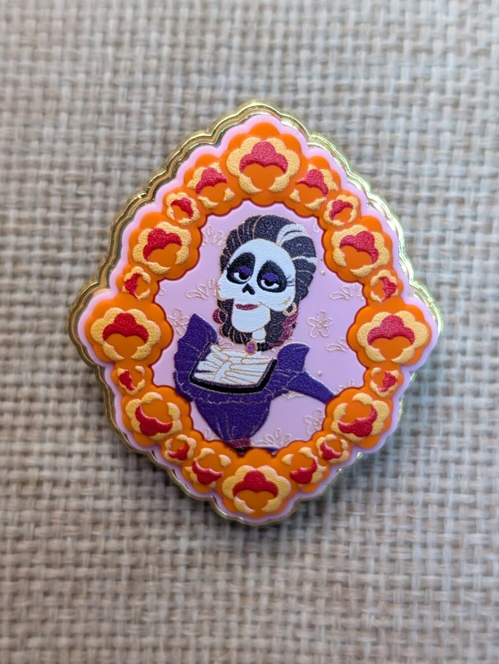Disney Pin Loungefly - Mama Imelda Rivera - Coco Marigold flower frame